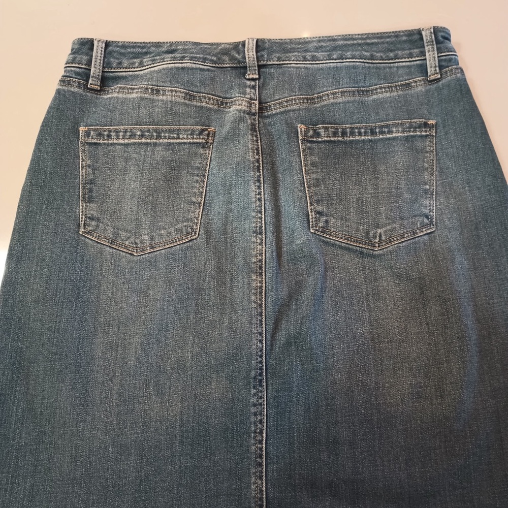 Women's Talbots Embroidered Blue Denim stretch zip Skirt - Picture 6 of 7